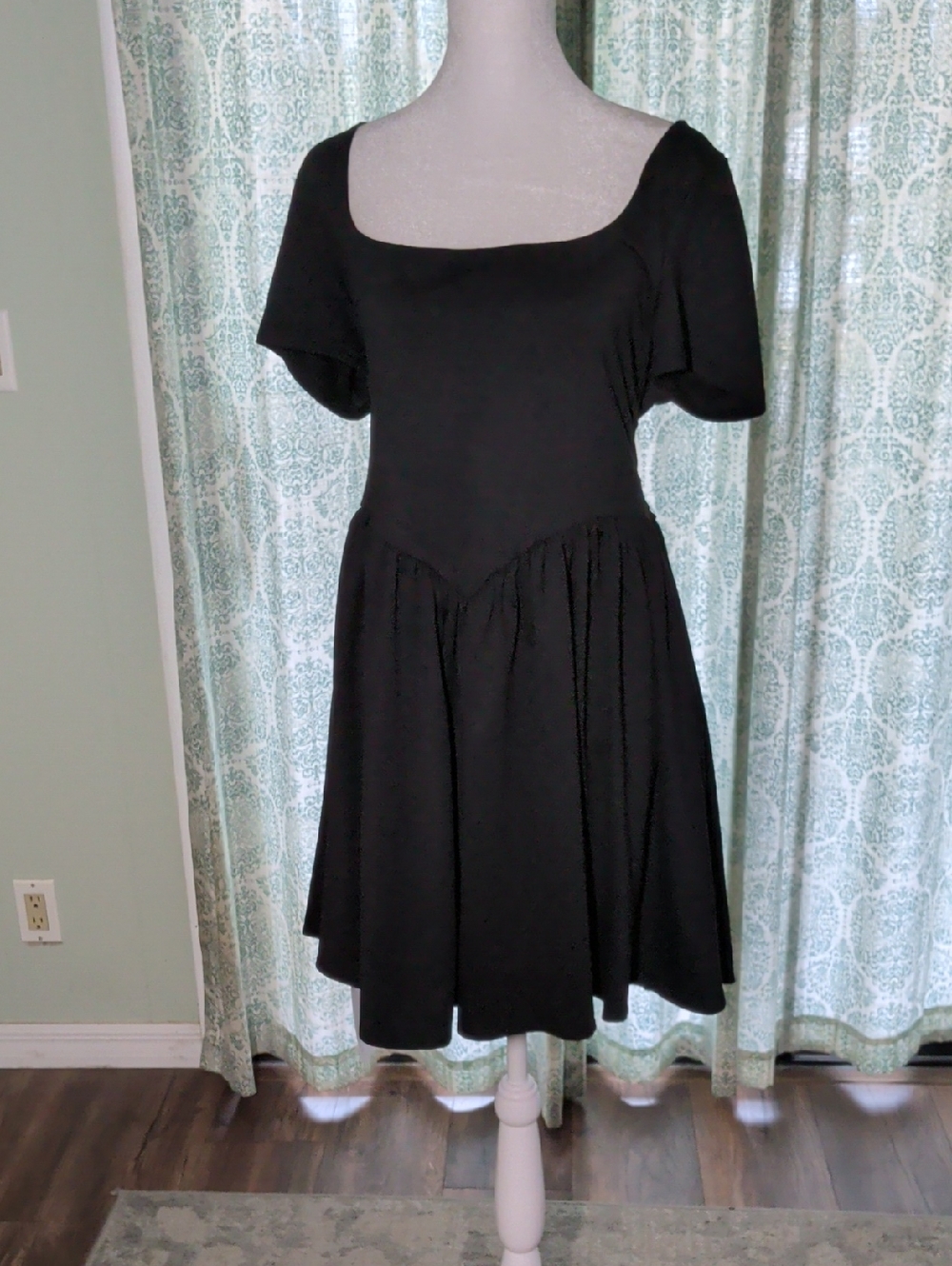 Oys Classic Women's Black Dress